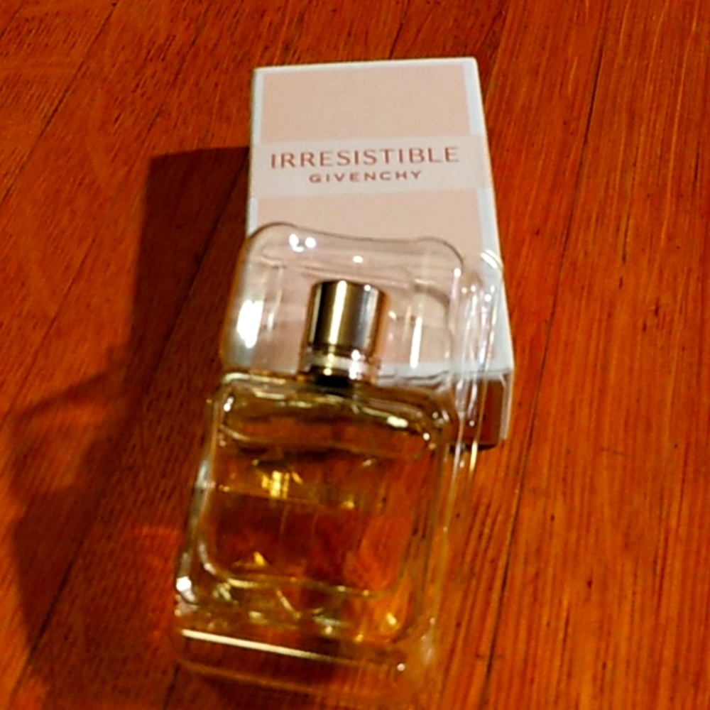 GIVENCHY IRRESISTIBLE